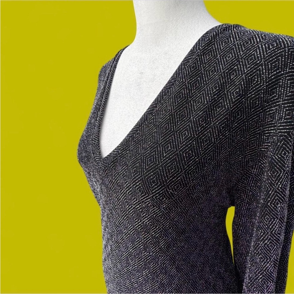 Zara Black and White V-Neck Sweater